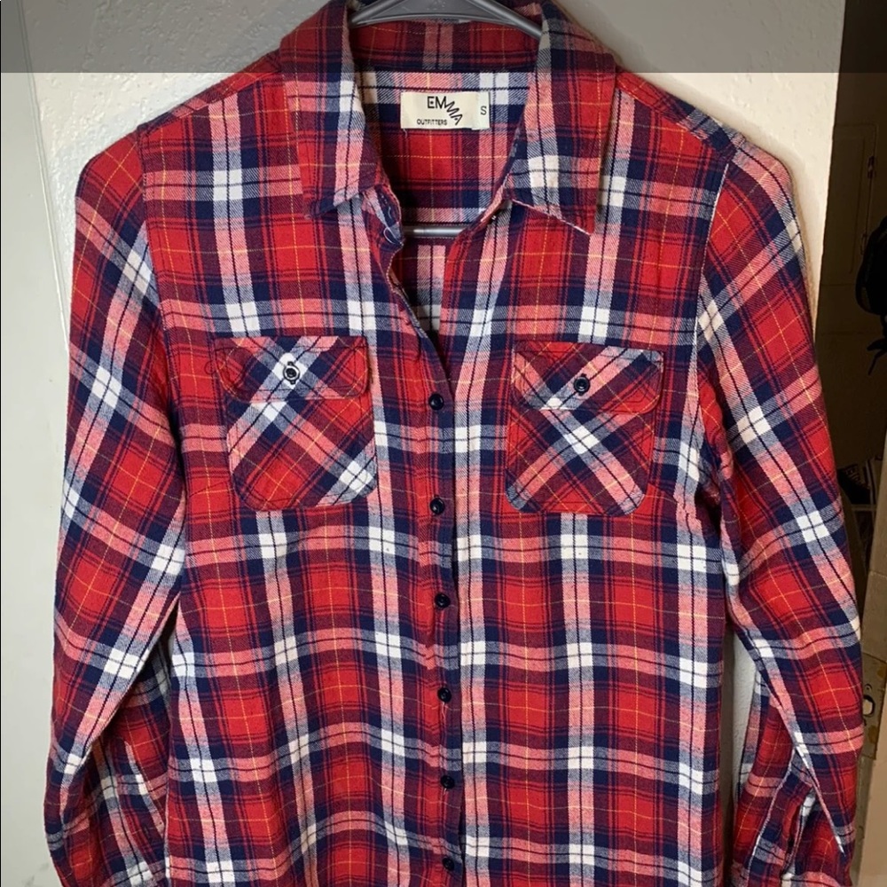 Emma outfitters Flannel size small